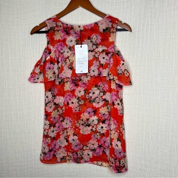 CABI Lush Blouse Style 5352 Size Small Red Floral Cold shoulder top - Picture 4 of 7